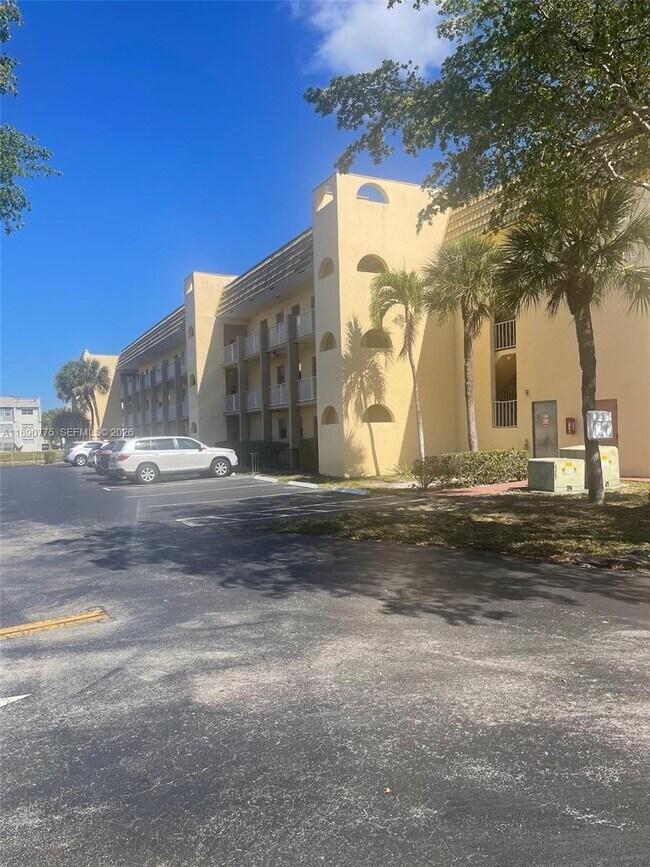 Building Photo - 8500 Sunrise Lakes Blvd