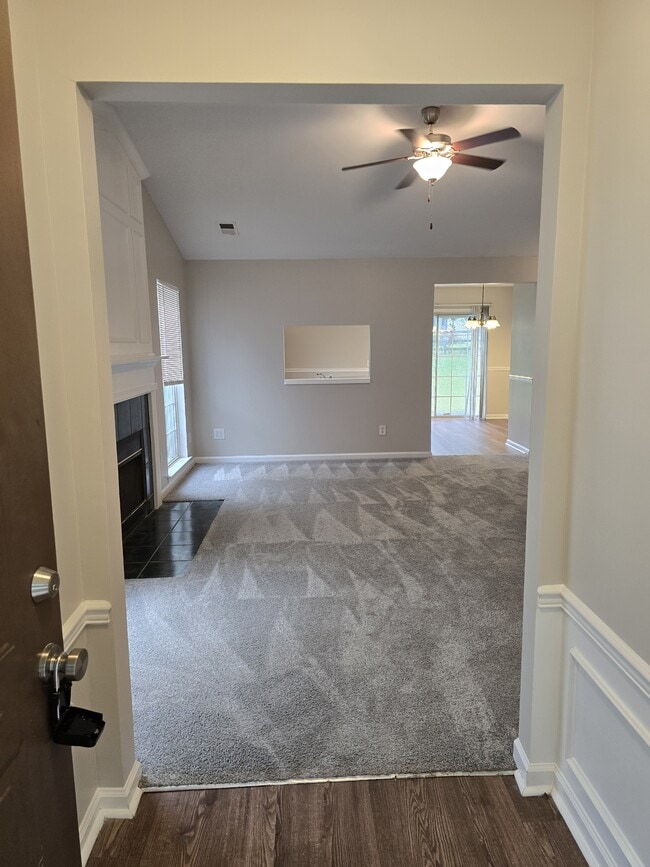 Building Photo - 7434 Stone Mountain Ct