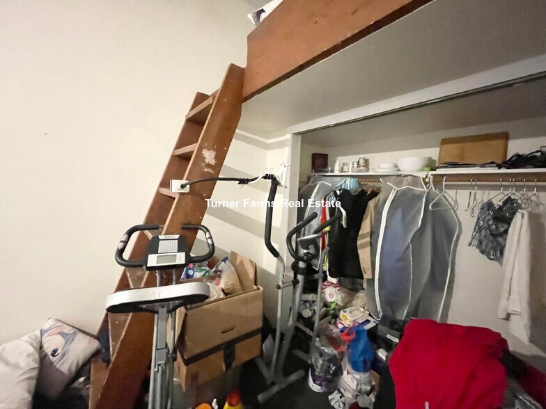 Building Photo - 17 Aberdeen St