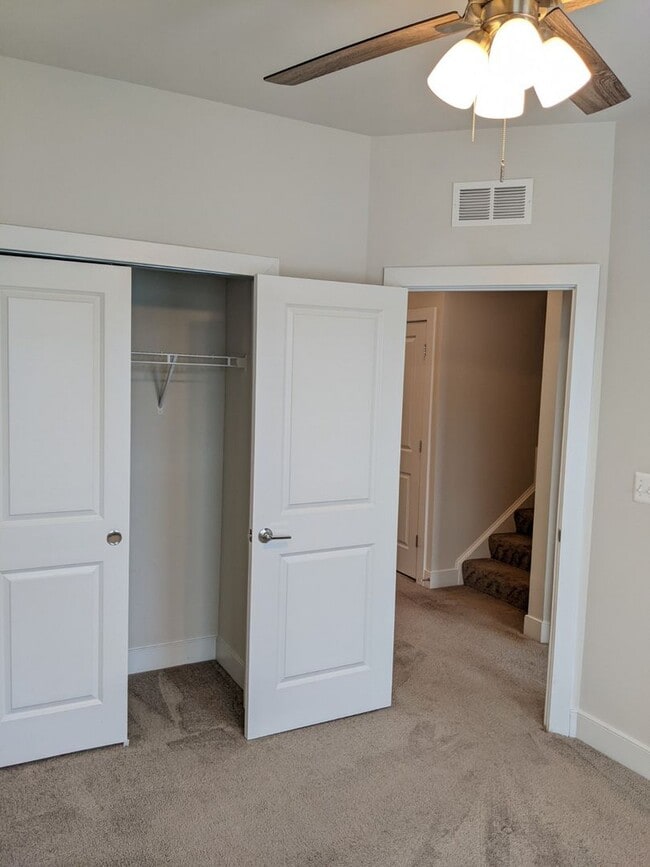Building Photo - Gorgeous Newer Build (2019) 4 level townho...