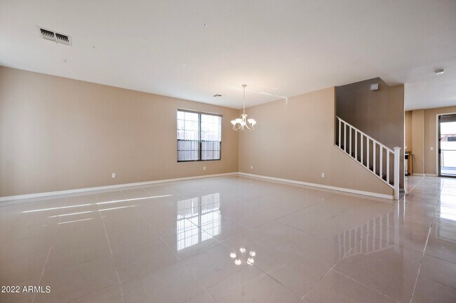 Building Photo - 2684 E Birchwood Pl