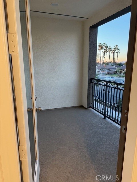 Building Photo - 2420 E Lincoln Ave