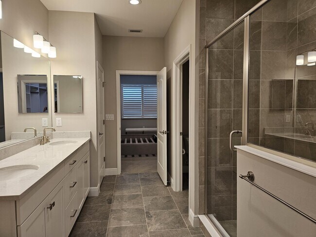 Building Photo - 2280 Priory Ln