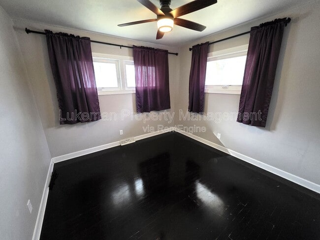 Building Photo - 140 Parkridge Dr