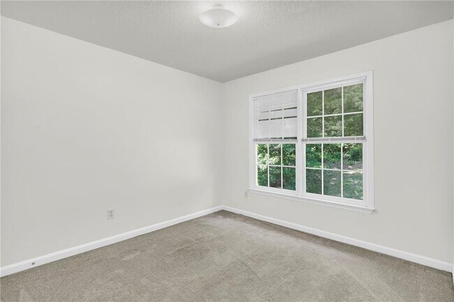 Building Photo - 608 Adam Cir