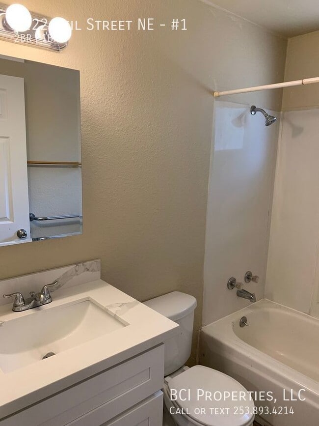 Building Photo - 1122 Neil St NE