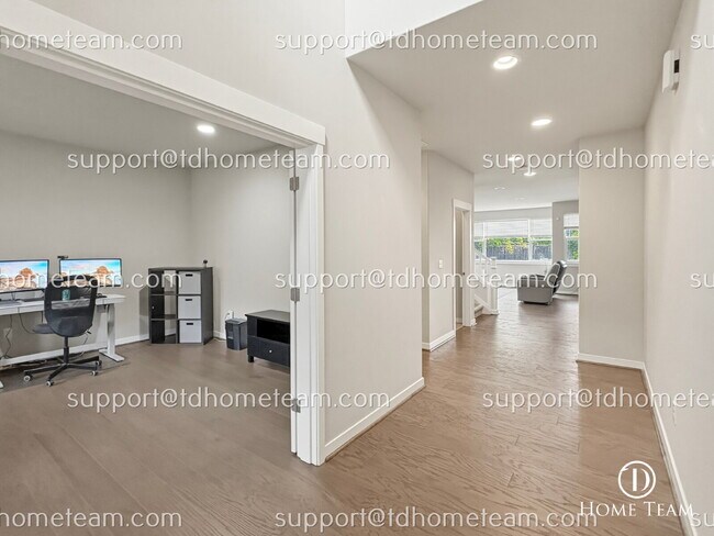 Building Photo - "Spacious 4-Bedroom Auburn Retreat with Scenic Views, Gleaming Hardwood Floors, and 3.5 Baths!"