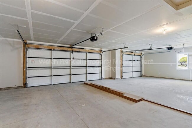 Building Photo - 837 E 3rd N