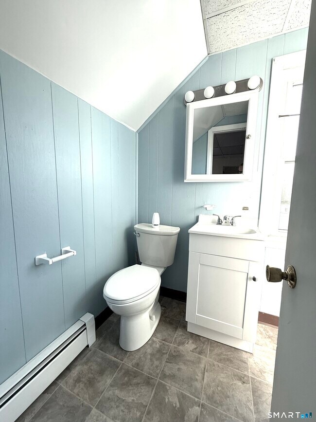 Building Photo - 425 Montauk Ave