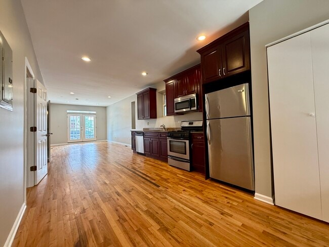 Building Photo - 3219 S Lituanica Ave