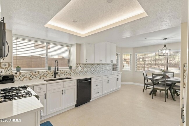 Building Photo - 2735 N Diego Cir