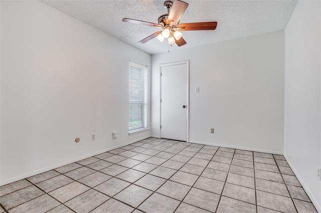 Building Photo - 18 Park Ln