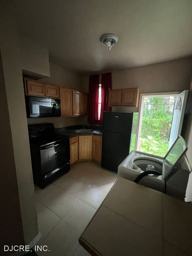 Building Photo - 3 br, 1 bath House - 309 N. 60th Street