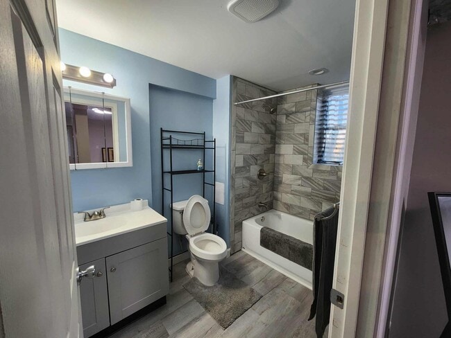 Building Photo - 100 9th Ave