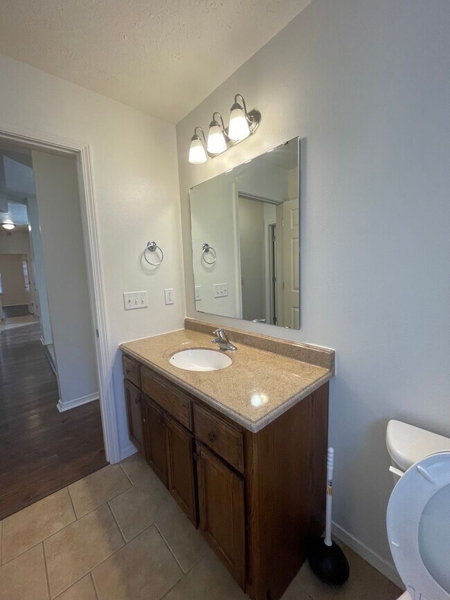 Building Photo - Executive Rental All Brick Home near South...