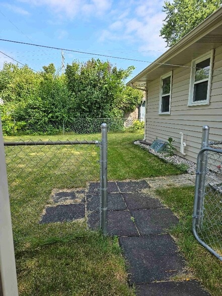 Building Photo - 205 Meade St