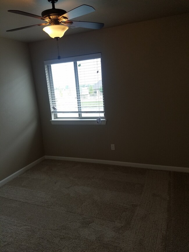 Building Photo - 3 bed 2.5 bath home with view of water