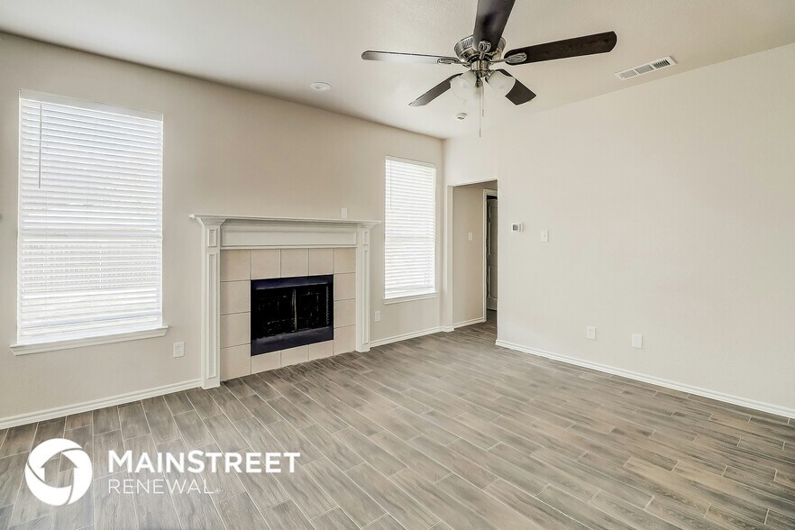 Building Photo - 715 S Parks Dr