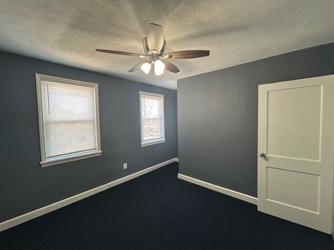 Building Photo - 2 Bedrooms 2.5 Bathrooms