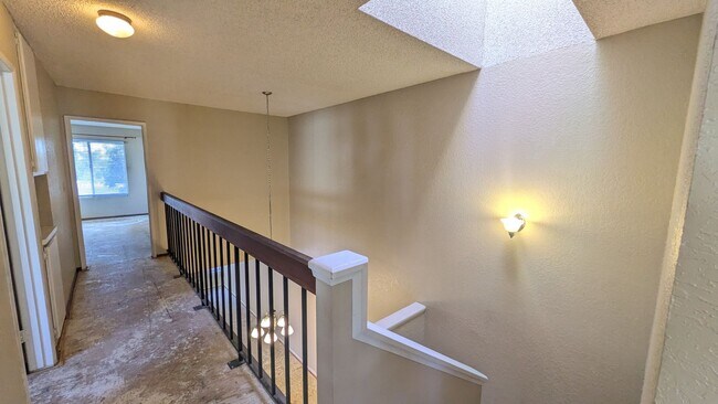 Building Photo - Townhome in Scripps Ranch - Available in July
