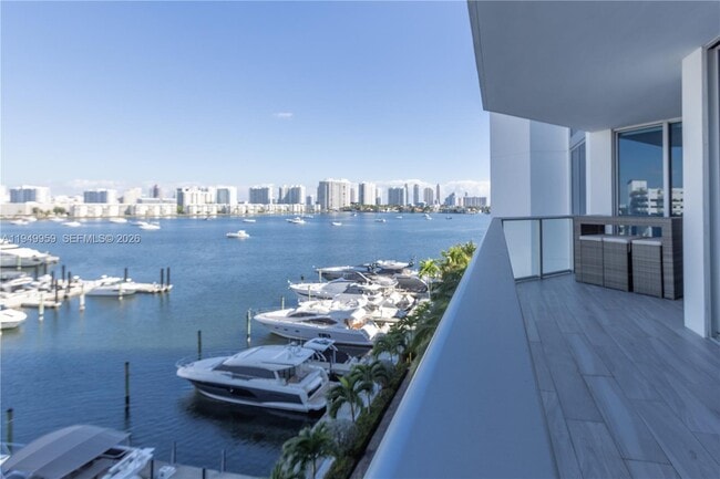 Building Photo - 17111 Biscayne Blvd