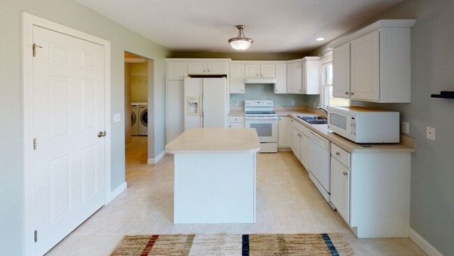 Building Photo - 3 Bedroom House for Rent