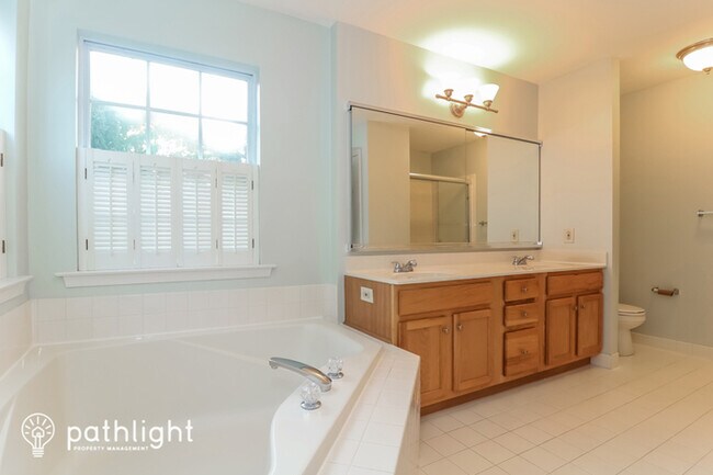 Building Photo - 1366 Jasper Dr, Ambler, PA, 19002