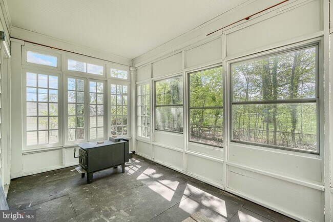 Building Photo - 3213 Vickers Rd