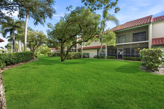 Building Photo - 15 Lexington Ln E