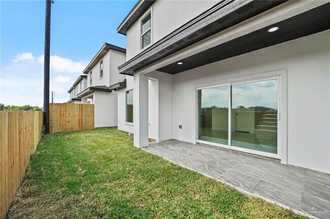 Building Photo - 17 E St