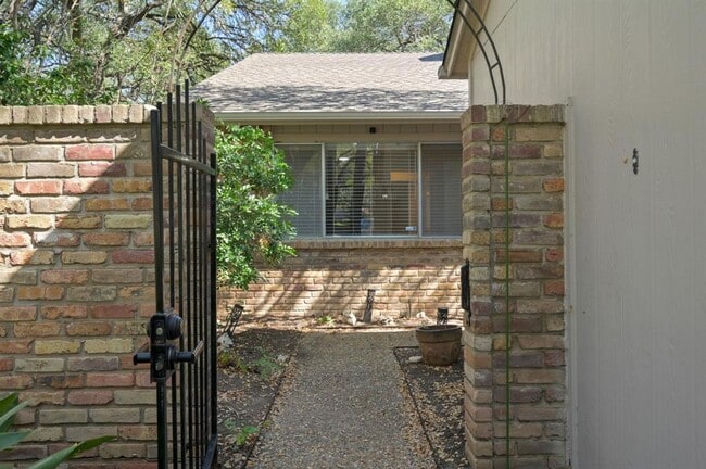 Building Photo - 3718 Steck Ave