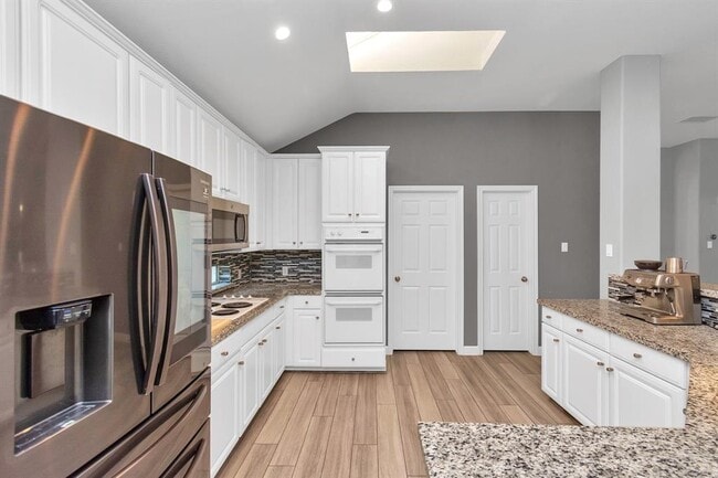 Building Photo - 1303 Raintree Cir