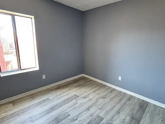 Building Photo - beautifully updated 3 bedroom, 1 bathroom apartment