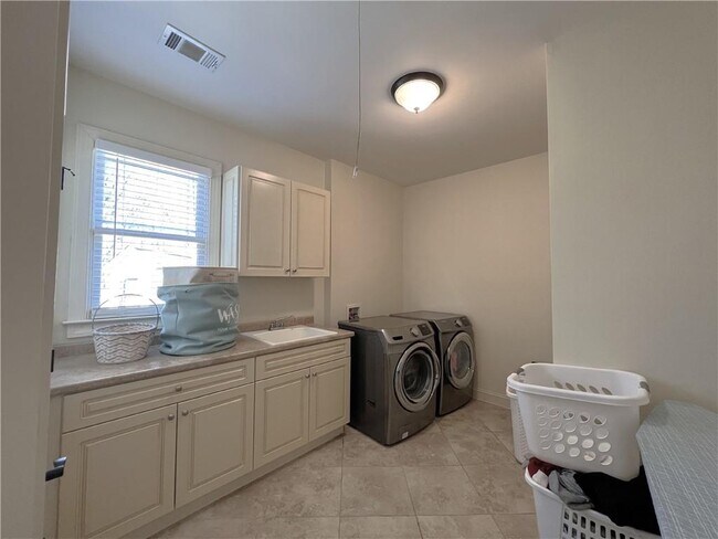 Building Photo - 2210 Bryant Pl Ct