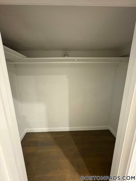 Building Photo - 77 Park Dr