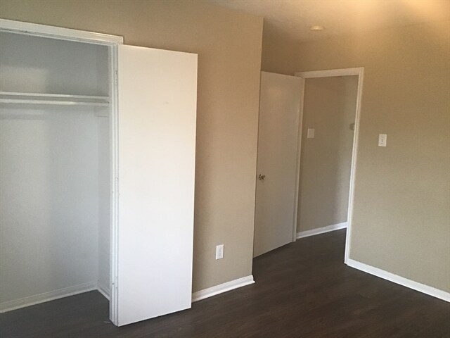 Building Photo - 1043 Leadenhall Cir