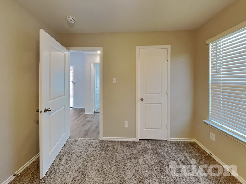 Building Photo - 3323 Hawkins Dr