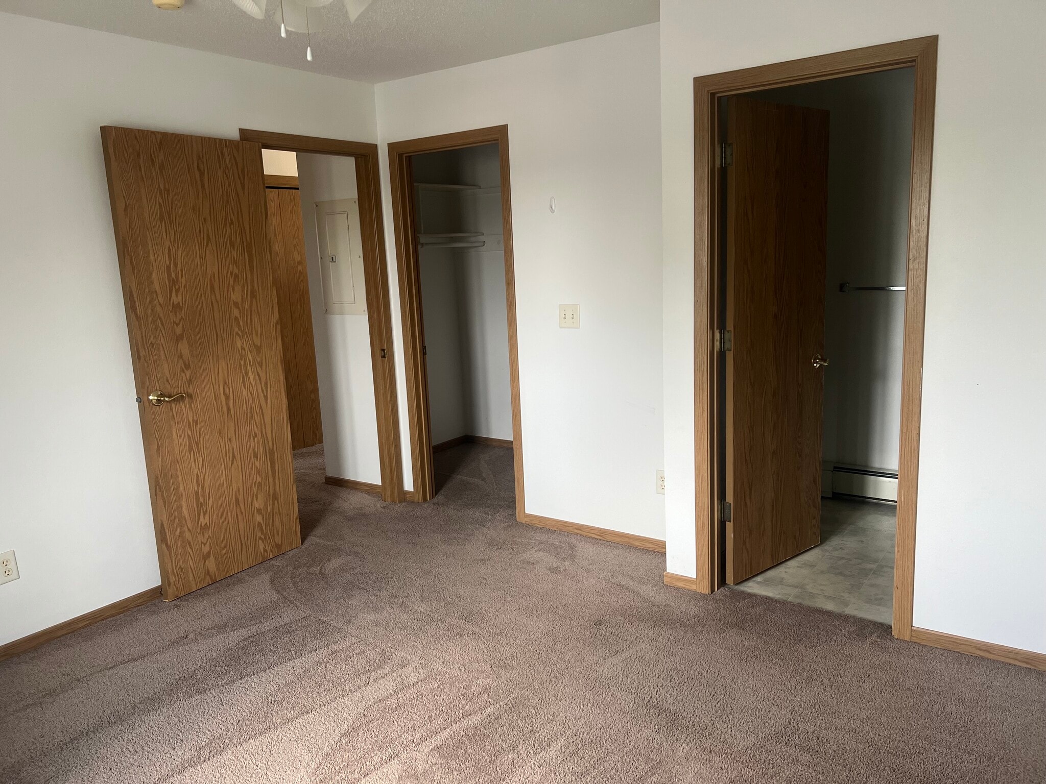 Master bedroom with walk-in closet - 412 6th Ave