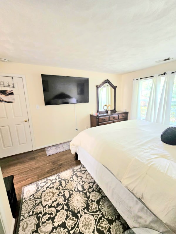 Building Photo - 2465 London Pointe Dr