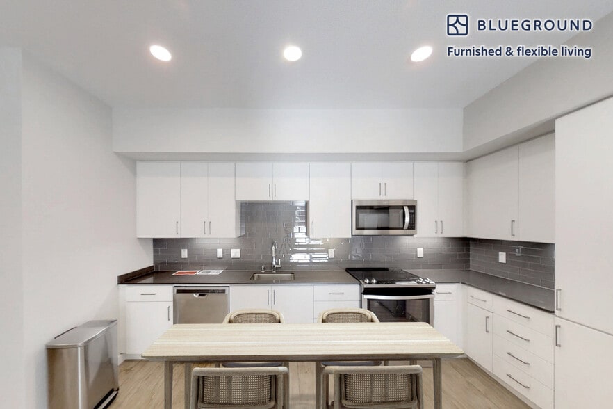 Building Photo - 6301 Shellmound St