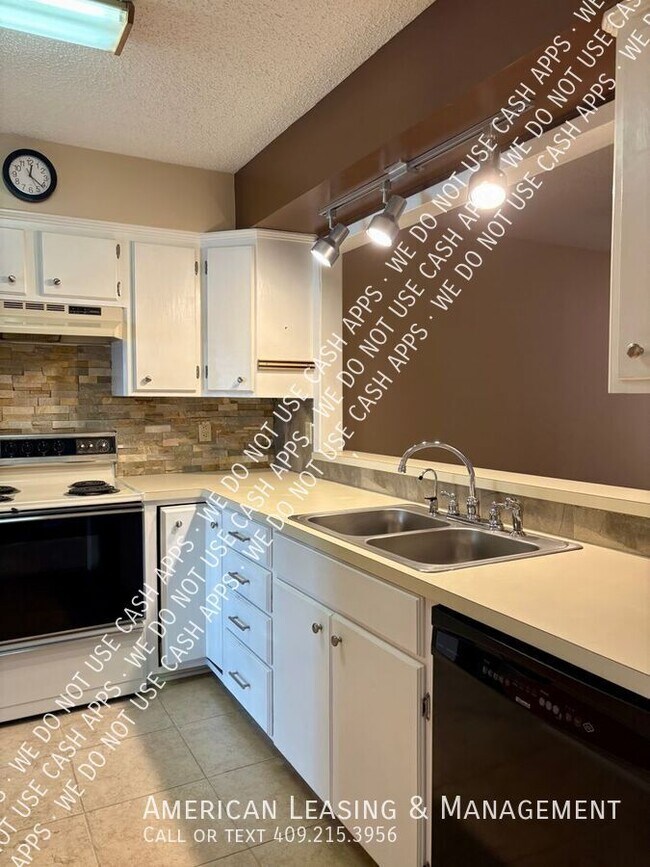 Building Photo - 908 Townwood-