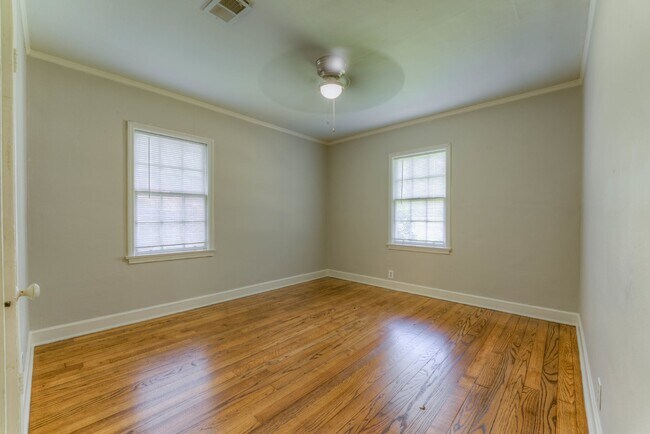 Building Photo - Move-In Special: Qualified Tenants Get 50%...