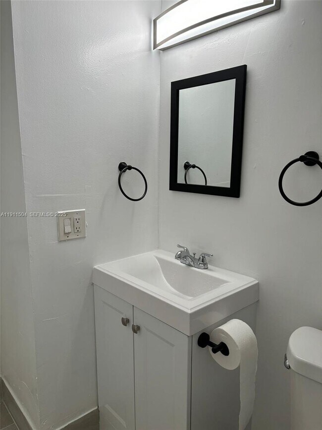 Building Photo - 2554 NW 52nd Ave