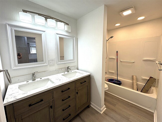 Building Photo - 609 N Nanticoke Ave