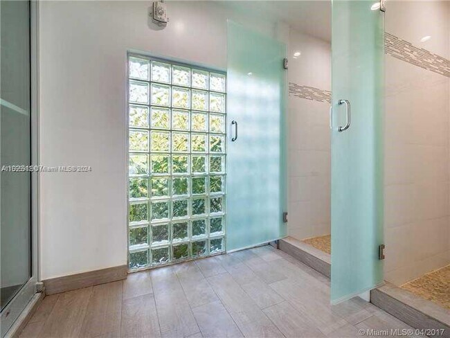 Building Photo - 3801 NE 207th St