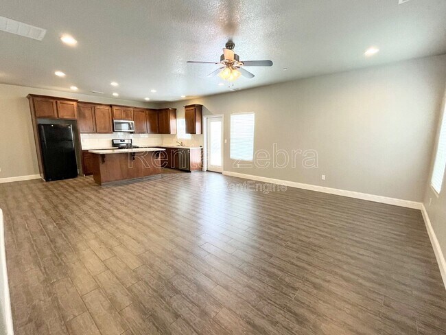 Building Photo - 552 Granada Court