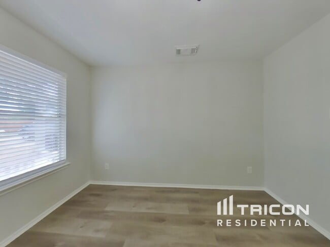 Building Photo - 21607 Fossil Trails Dr