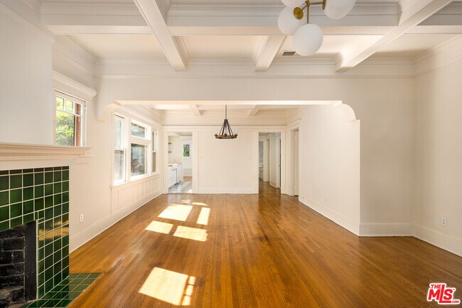 Building Photo - 2332 W 31st St