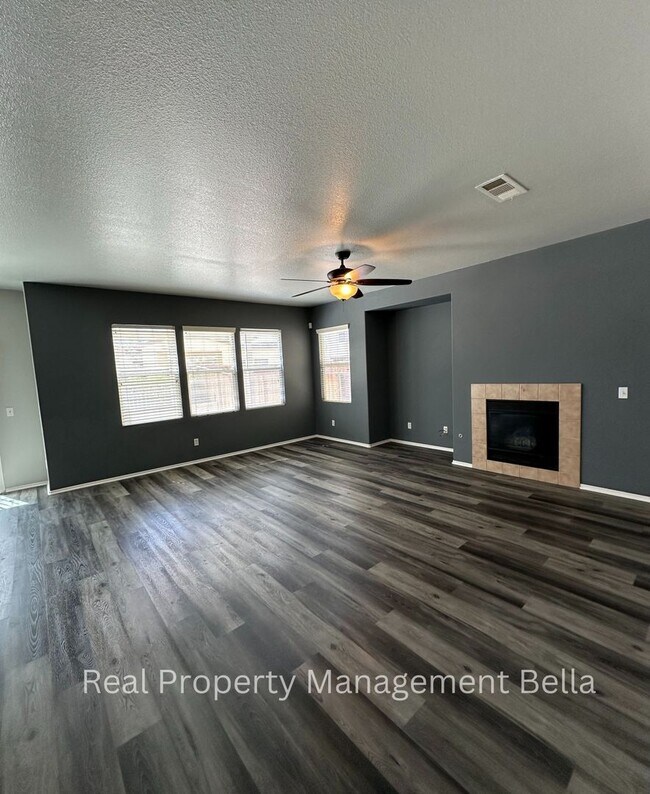 Building Photo - 3 Bed 3 Bath Perris Home w/ Office Space & Community Pool