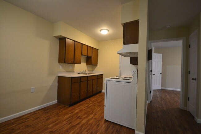 Building Photo - Longton Apartments